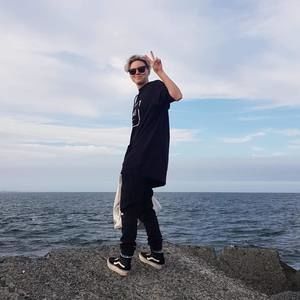 Meet your Posher, Chloe